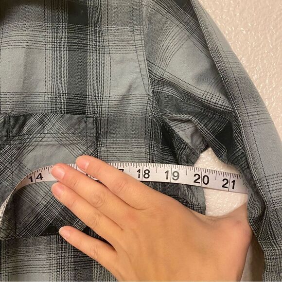 Carhartt Long sleeve button down gray plaid 100% cotton flannel shirt woman’s XS - Picture 8 of 10